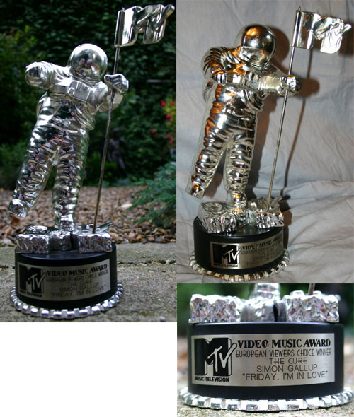 Friday I'm In Love - MTV Video Music Award (UK)