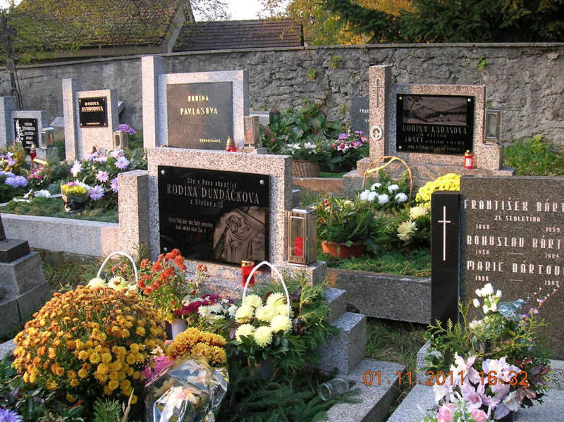 Dundackova Family Grave